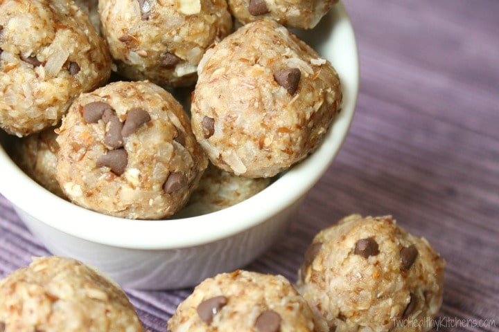 No-Bake Almond Joy Snack Bites Recipes {www.TwoHealthyKitchens.com}