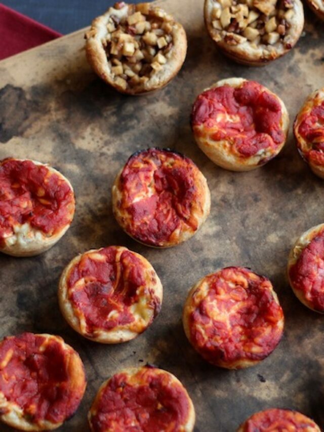 Mini Deep Dish Pizzas and Mini Apple Pies Story