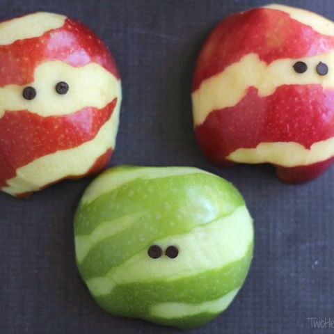 Apple Mummies – A Healthy Halloween Treat!