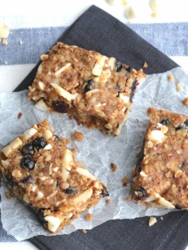 No-Bake Blueberry-Almond Oatmeal Bars with White Chocolate Story