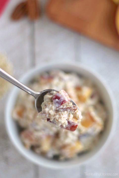 No-Cook Praline Peach Instant Oatmeal Recipe (Overnight Oats Option, Too!) {www.TwoHealthyKitchens.com}