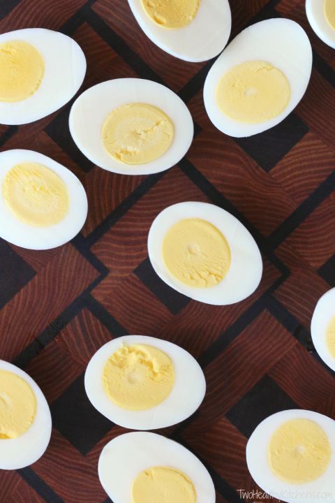 Hummus Deviled Eggs Recipe {www.TwoHealthyKitchens.com}