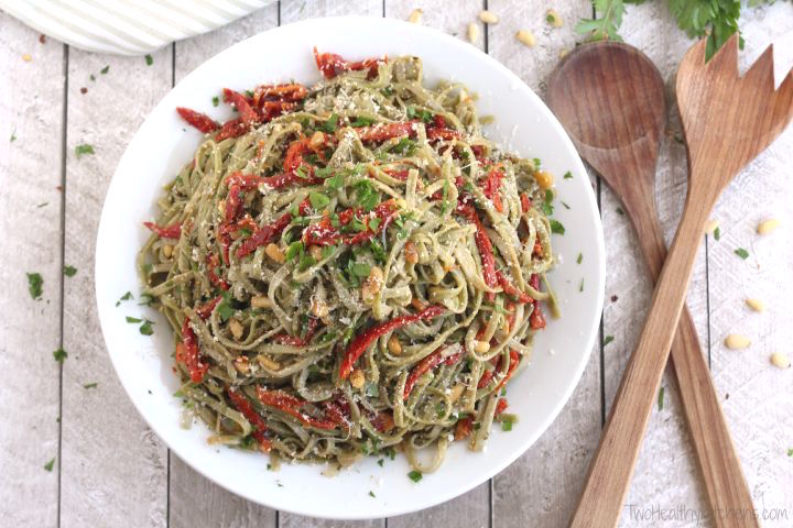Spinach Spaghetti with Sun-Dried Tomatoes Recipe {www.TwoHealthyKitchens.com}