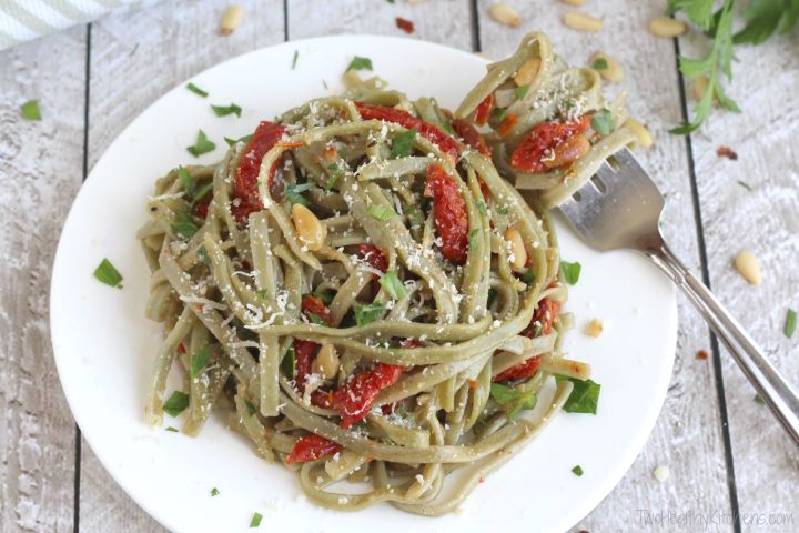 Spinach Spaghetti with Sun-Dried Tomatoes Recipe {www.TwoHealthyKitchens.com}