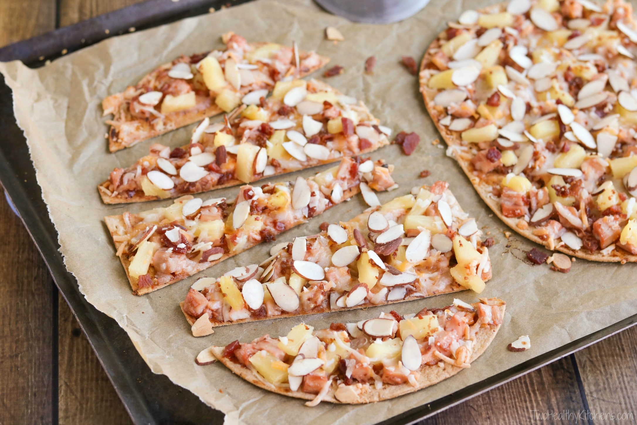 This Sweet and Sour Chicken Flatbread Pizza is so many awesome things in one! It’s like your favorite Chinese sweet and sour chicken met up with a BBQ chicken pizza … all on top of a crispy flatbread crust! Bonus: it’s ready in way under 30 minutes! {ad} | www.TwoHealthyKitchens.com