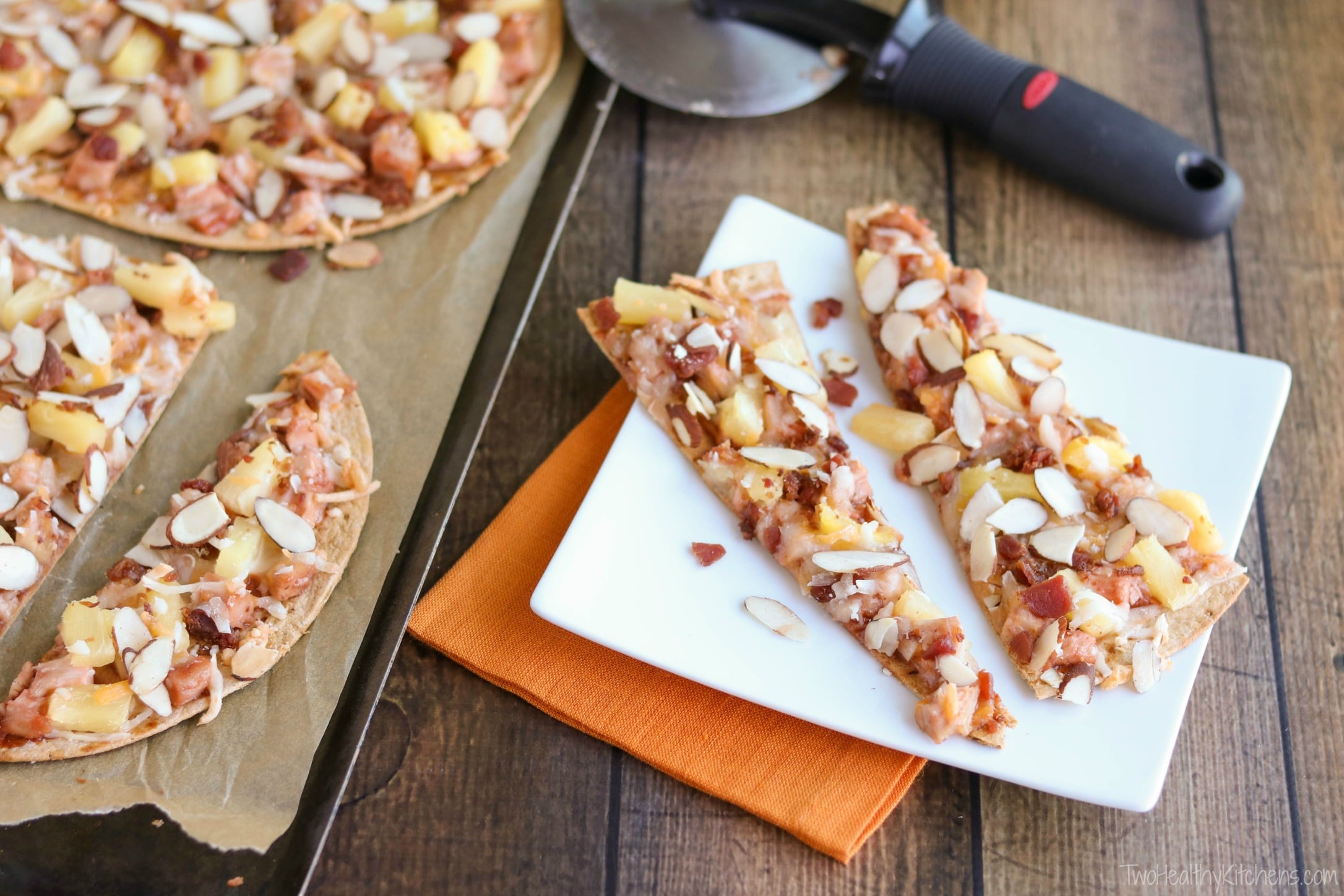 This Sweet and Sour Chicken Flatbread Pizza is so many awesome things in one! It’s like your favorite Chinese sweet and sour chicken met up with a BBQ chicken pizza … all on top of a crispy flatbread crust! Bonus: it’s ready in way under 30 minutes! {ad} | www.TwoHealthyKitchens.com