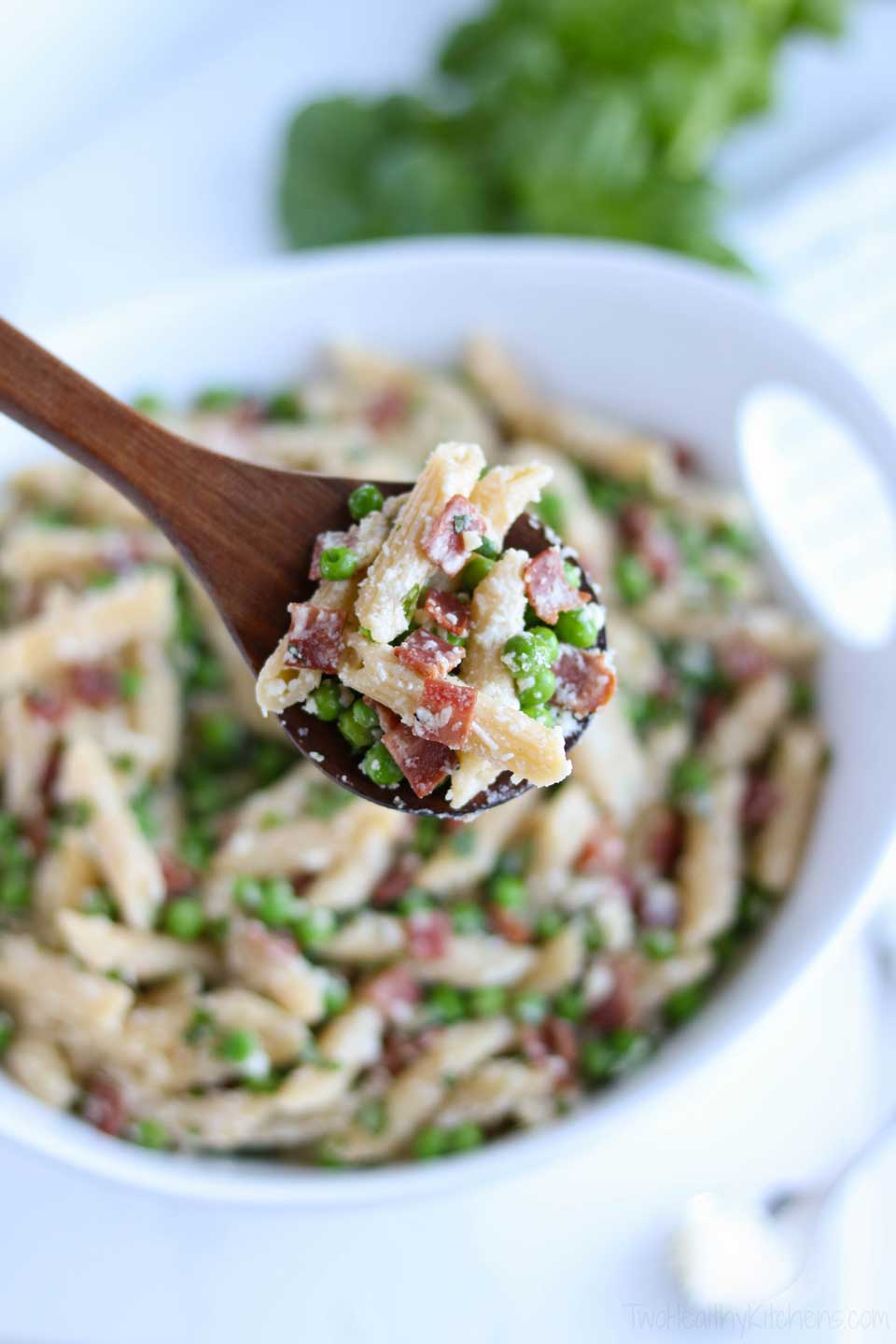 Mmmmmmmm … there’s so much flavor in every single bite of our skinny Pasta with Peas and Bacon!