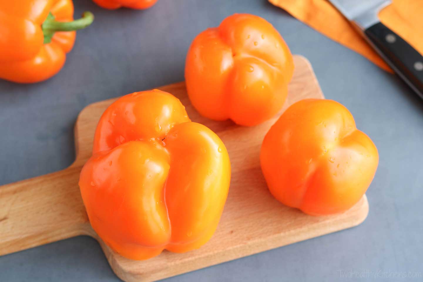 The easiest way to quickly get a perfect spider body shape is simply to choose the right pepper at the market.