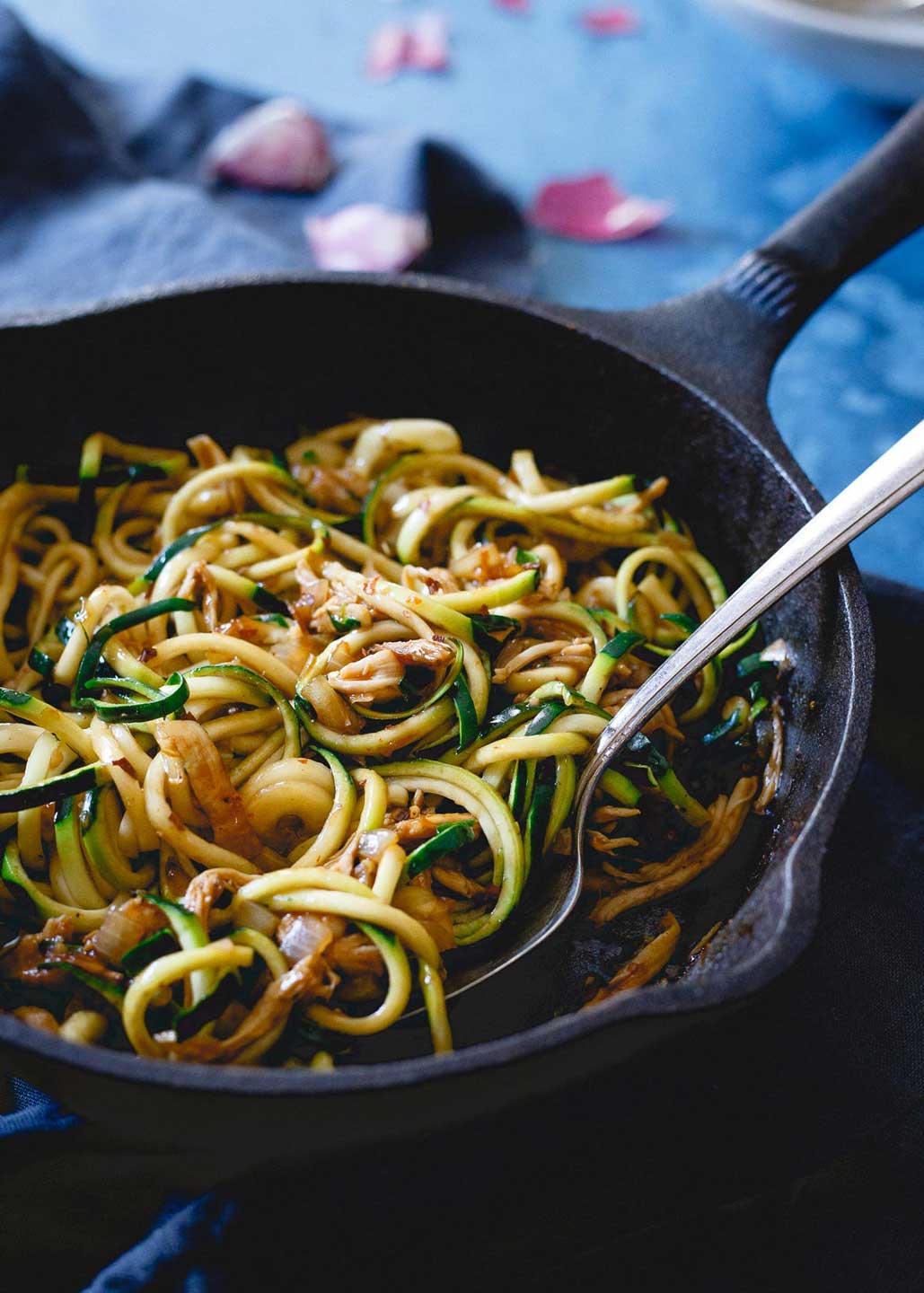 https://twohealthykitchens.com/wp-content/uploads/2017/11/Healthy-Zoodles-Zucchini-Noodles-Recipe-Chinese-Chicken-Zoodles.jpg