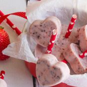 Easy-Healthy-Valentine’s-Day-Treats-Snacks-Frozen-Greek-Yogurt-Pops