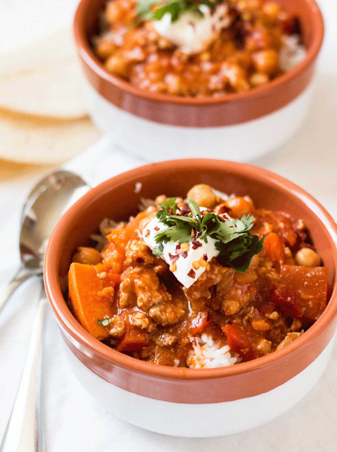 Who wouldn’t love warming up with this Instant Pot Turkey and Sweet Potato Chilli from Donna at Whole Food Bellies?!? We’ve got 16 more easy, healthy and pressure-cooker-fast chili recipes for ya, too!