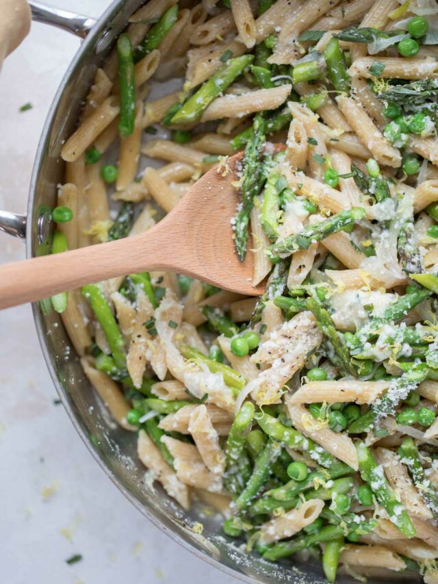 cropped-One-Pot-Whole-Wheat-Pasta-with-Asparagus-overhead.jpg