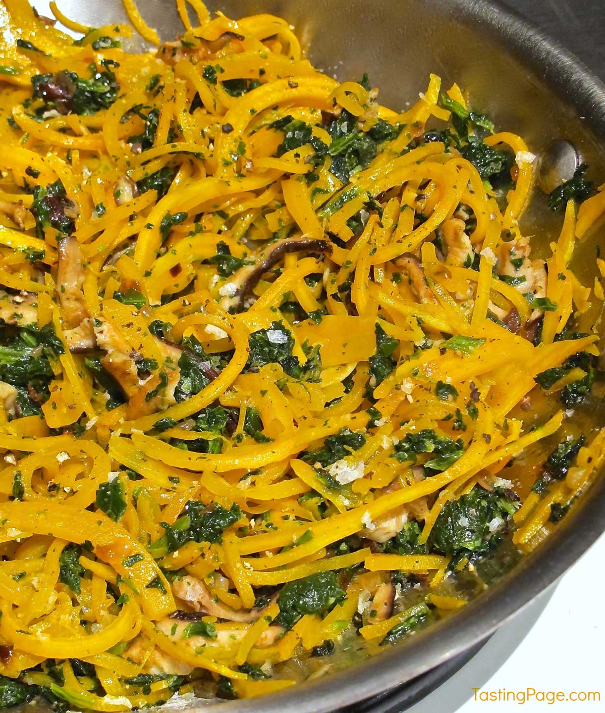 https://twohealthykitchens.com/wp-content/uploads/2018/04/Veggie-Spiralizer-Recipes-Butternut-Squash-Noodles-with-Spinach-and-Mushrooms.jpg