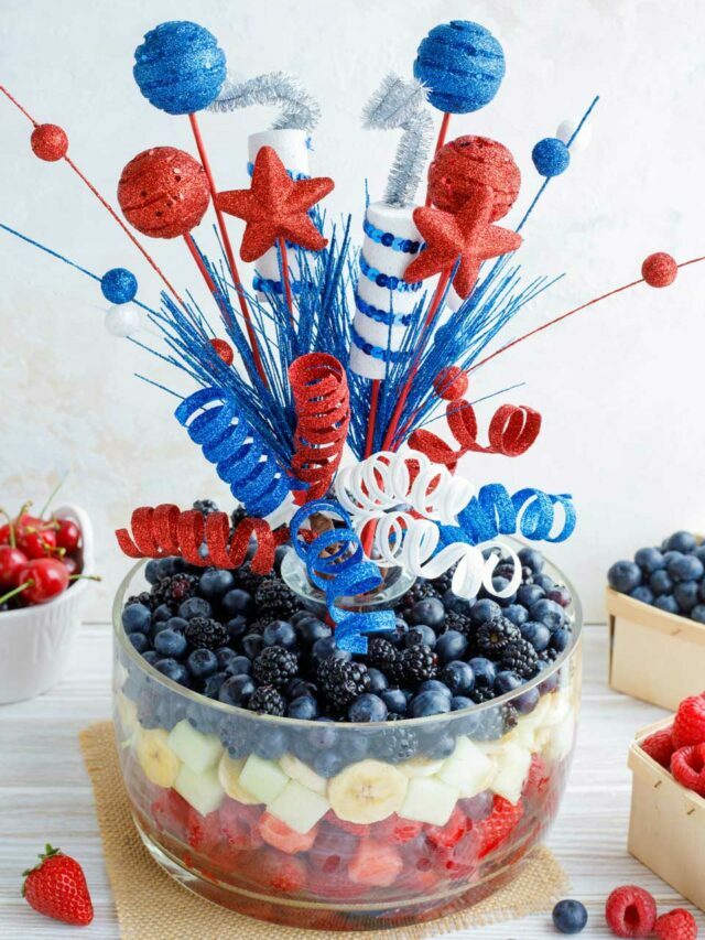 5 Showstopper Red, White and Blue Fruit Salads Story