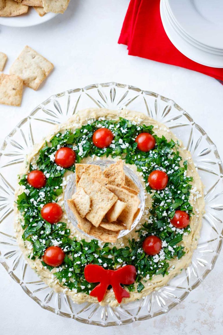 Easy Christmas Appetizer “Hummus Wreath”