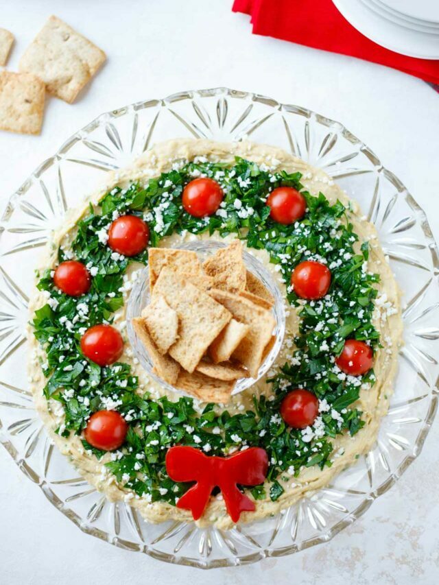 Easy Christmas Appetizer “Hummus Wreath” Story