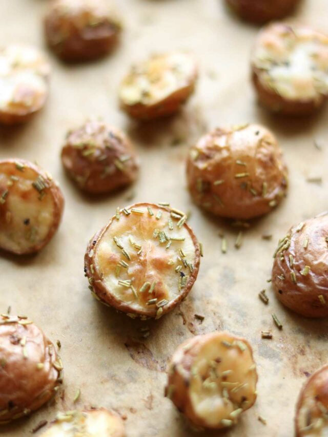 cropped-Rosemary-Roasted-Potatoes-Roasting-Closeup.jpg