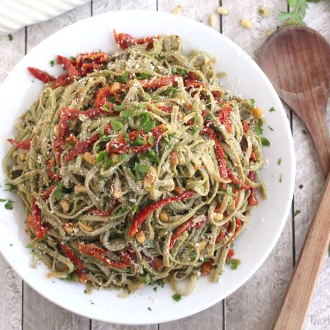 Spinach Spaghetti with Sun-Dried Tomatoes