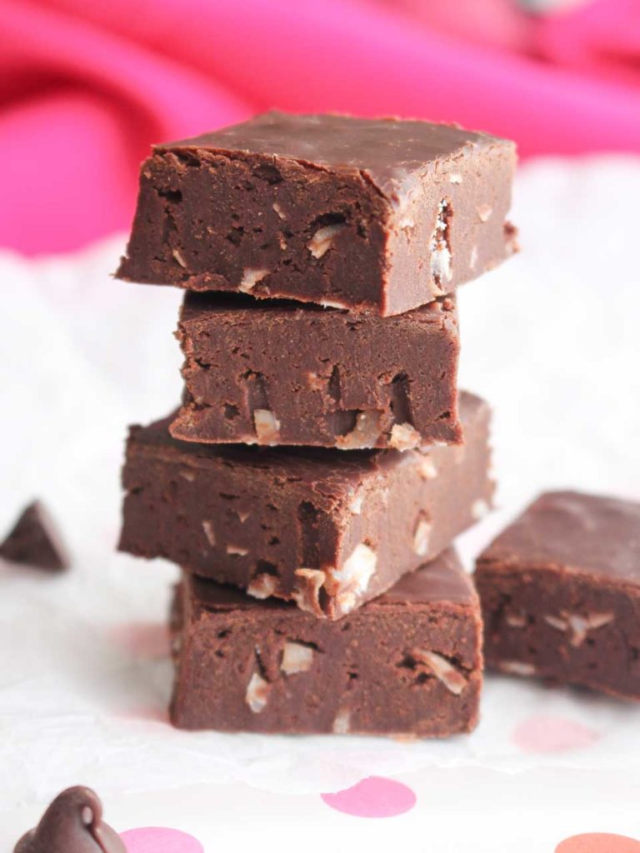 Decadent 3-Ingredient Fudge: A Super Easy Fudge Recipe Without Condensed Milk