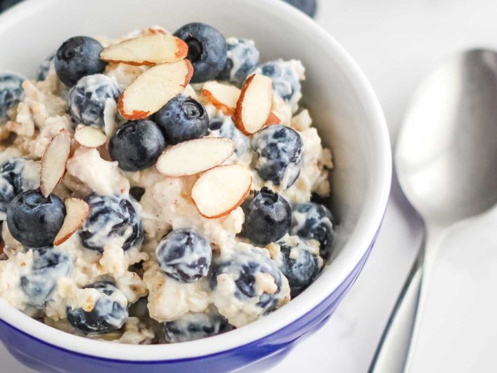 https://twohealthykitchens.com/wp-content/uploads/2021/03/Healthy-Overnight-Oats-with-Blueberry-and-Almond-square-720x540.jpg