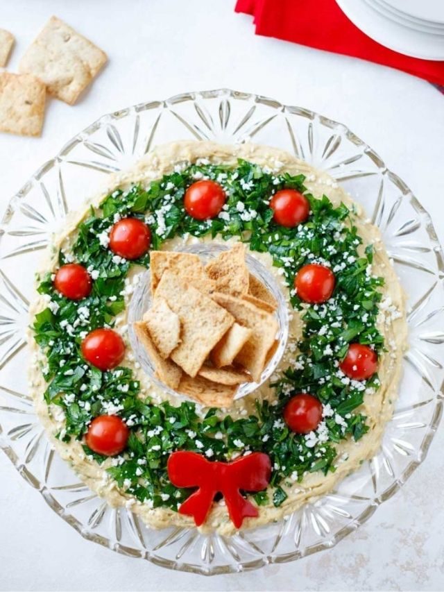 Easy Christmas Appetizer “Hummus Wreath” Story