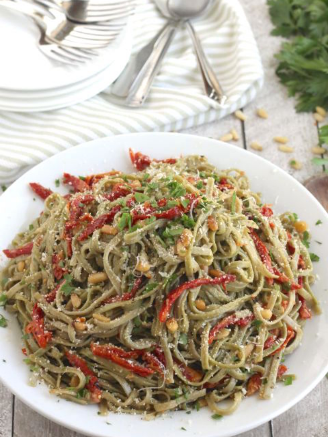 Spinach Spaghetti with Sun-Dried Tomatoes Story Poster Image