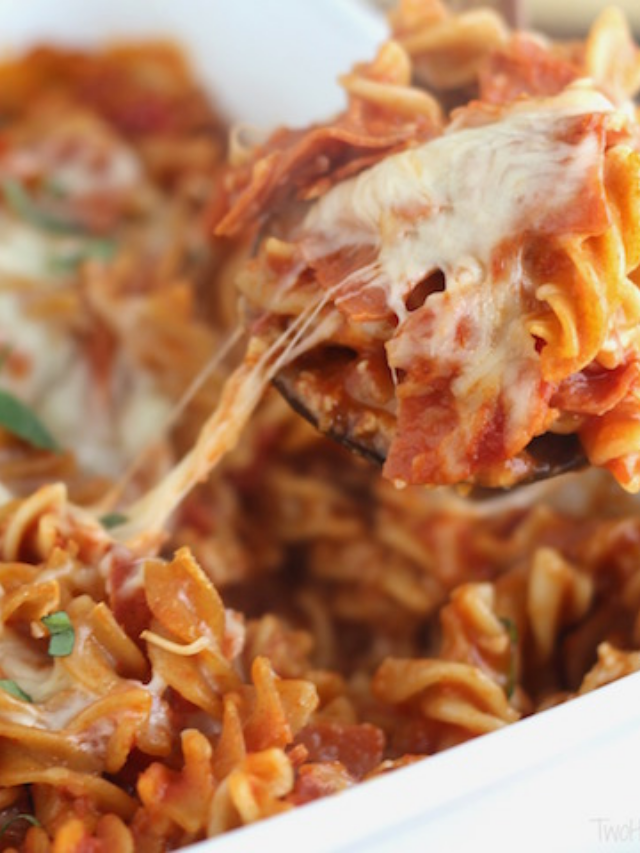 Cheesy 5-Ingredient Pizza Pasta Bake Story