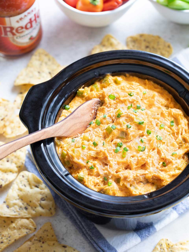 Easy Crockpot Buffalo Chicken Dip Recipe Cover image