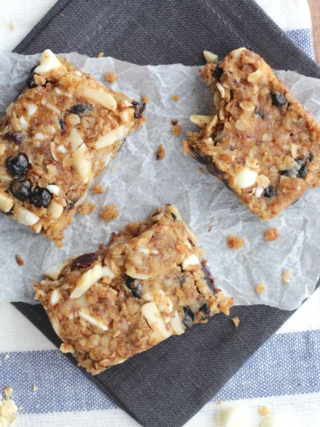 Blueberry-Almond Oatmeal Bars Cover image