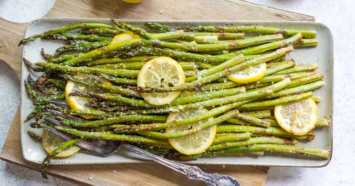 Grilled Asparagus: Simply Perfect with Parmesan, Lemon & Garlic