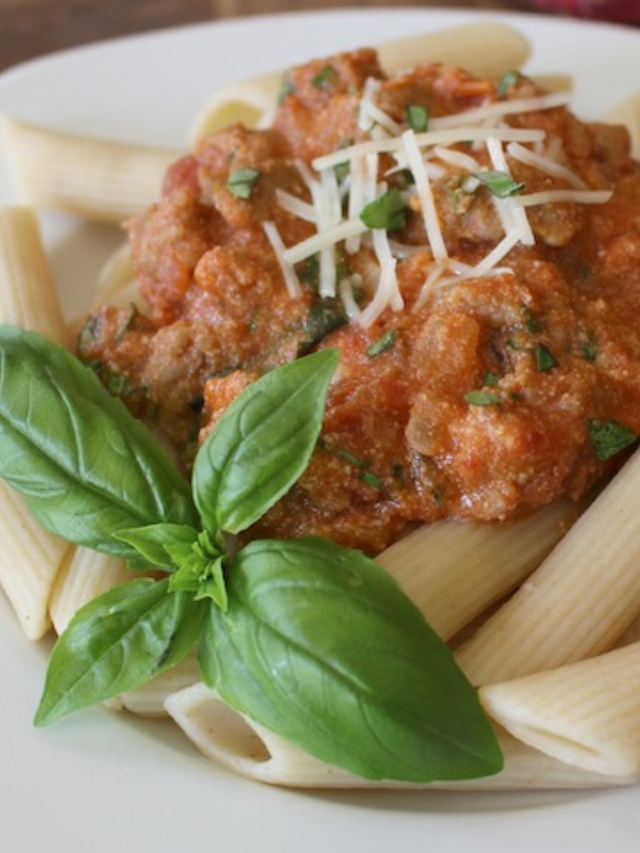 Super Creamy Tomato and Sausage Pasta Story