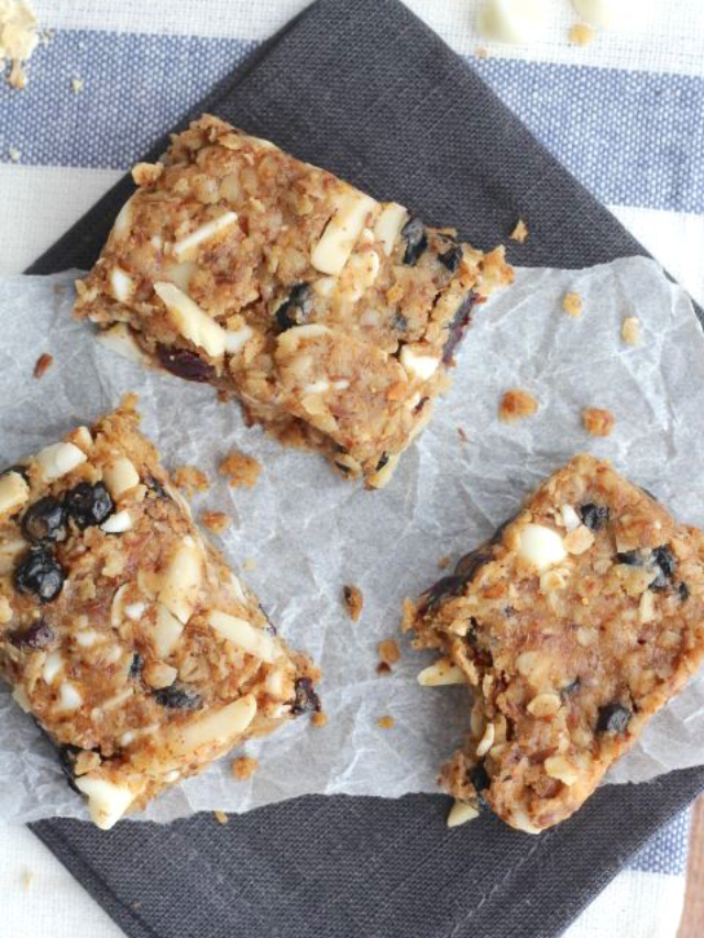 Easy Blueberry-Almond Oatmeal Bars with White Chocolate Story