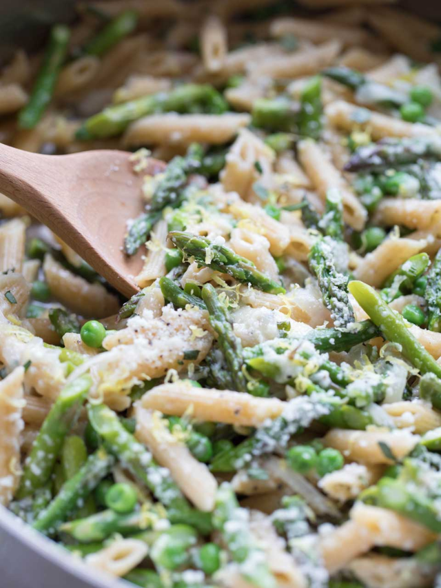 One-Pot Asparagus and Pea Pasta Story