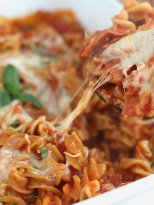 Simple 5-Ingredient Cheesy Pizza Pasta Bake Story